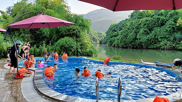 Làng Viewest Caofong Kayaking Village chính thức hoạt động tại Hòa Bình